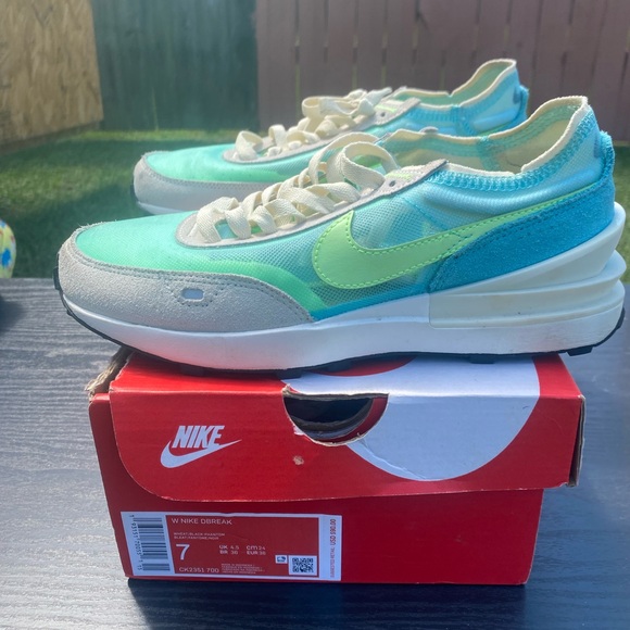 Nike Women's Sneakers in Aqua and Lime - Picture 1 of 2